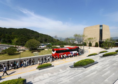 부산외국어대학교 홍보용 이미지 - 정류장