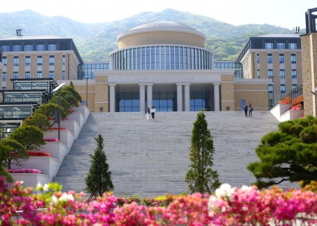 부산외국어대학교 홍보용 이미지 - 만오기념관